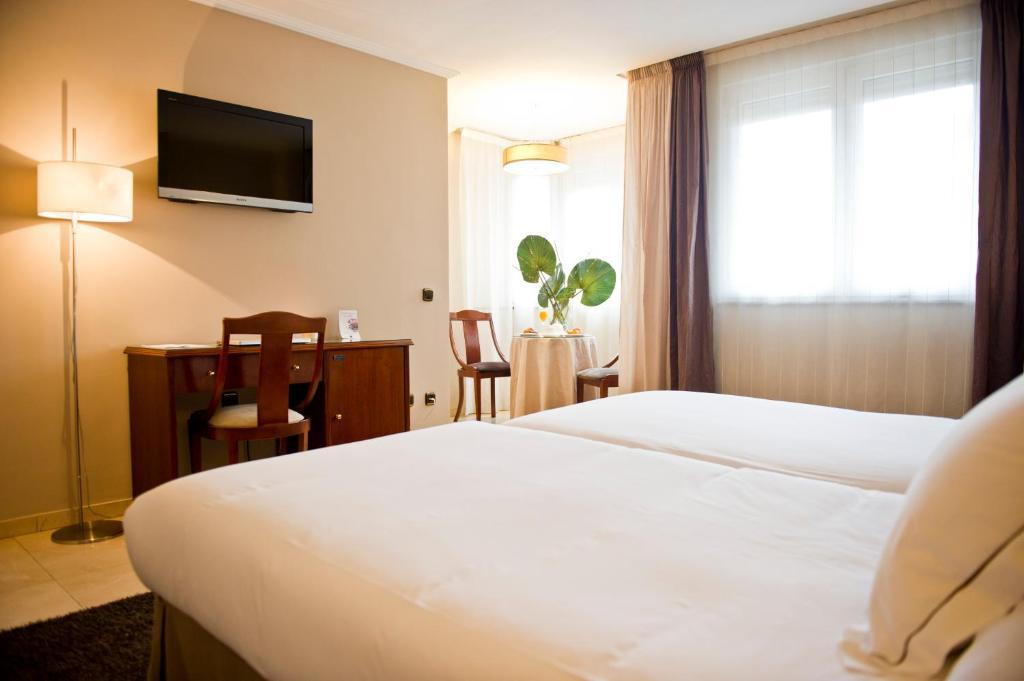 Hotel San Pedro Лангрео Стая снимка