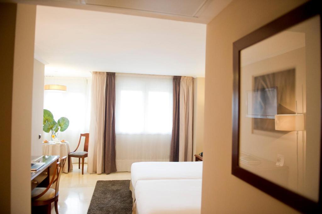 Hotel San Pedro Лангрео Стая снимка