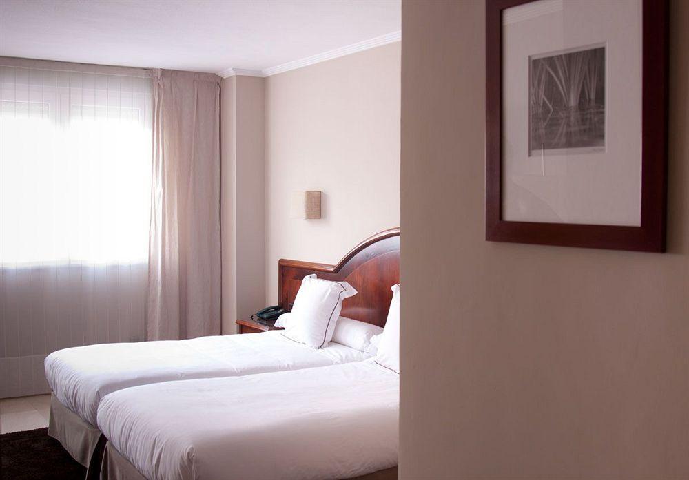 Hotel San Pedro Лангрео Екстериор снимка