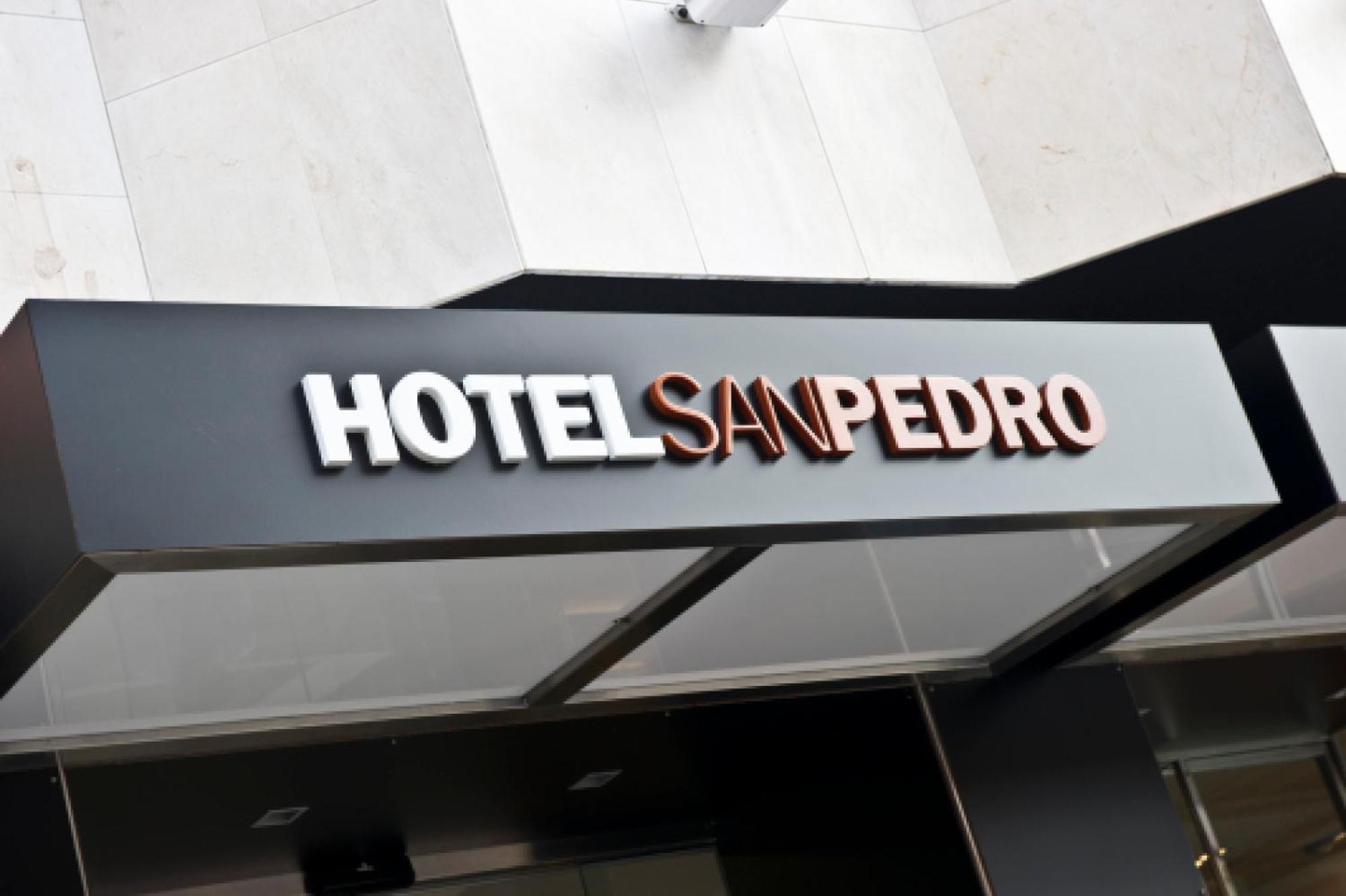 Hotel San Pedro Лангрео Екстериор снимка