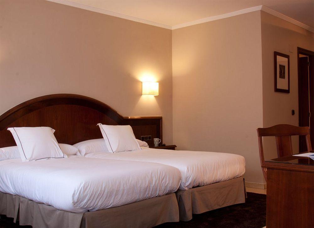 Hotel San Pedro Лангрео Екстериор снимка